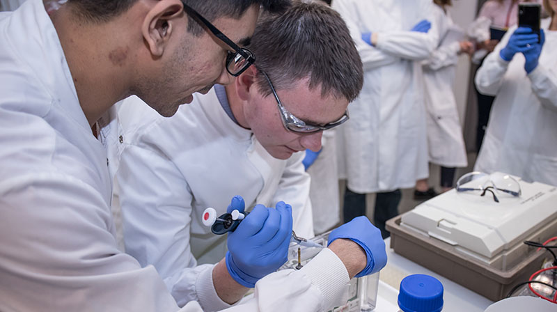 201903 Scientists Lab Research Easyjet
